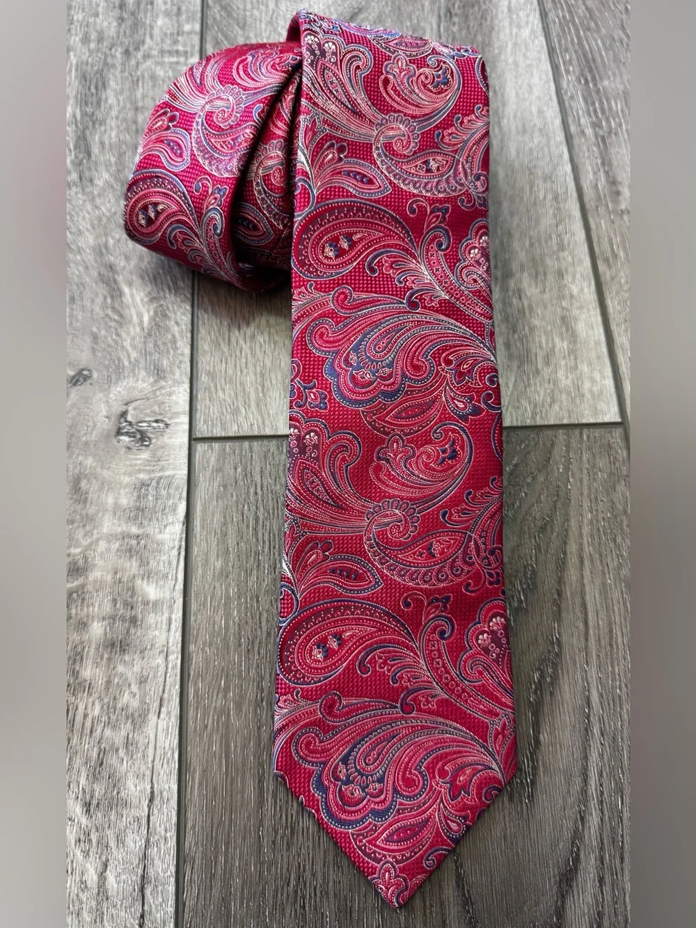 John W Nordstrom Men’s Textural Paisley Neck Tie Fuchsia 100% Silk Made In USA